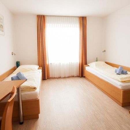 Gastehaus Olympia Reitanlage Munchen-Riem Bed and Breakfast Esterno foto