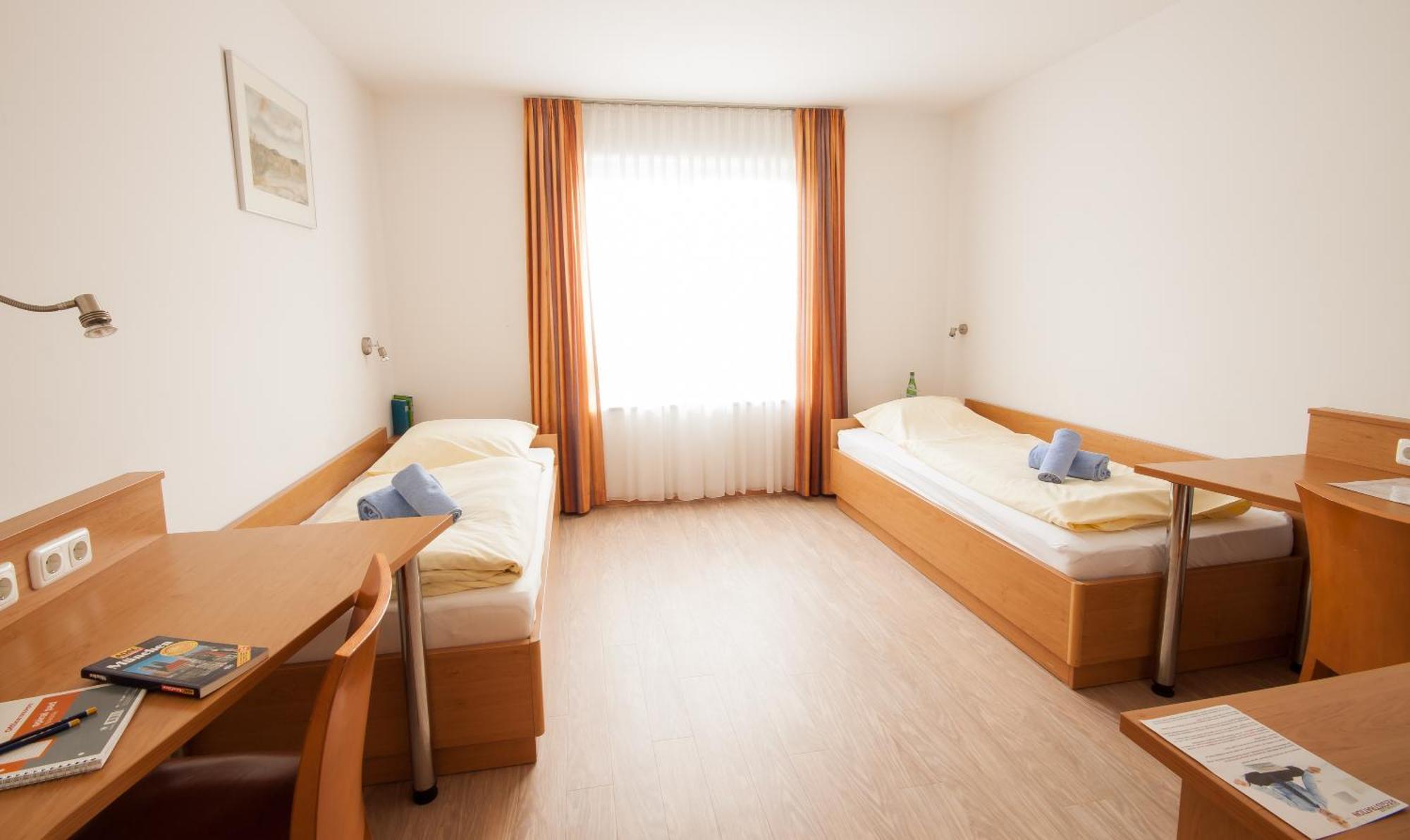 Gastehaus Olympia Reitanlage Munchen-Riem Bed and Breakfast Esterno foto