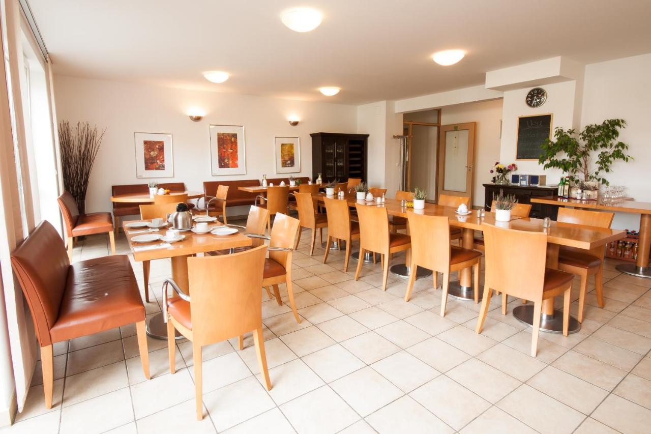 Gastehaus Olympia Reitanlage Munchen-Riem Bed and Breakfast Esterno foto